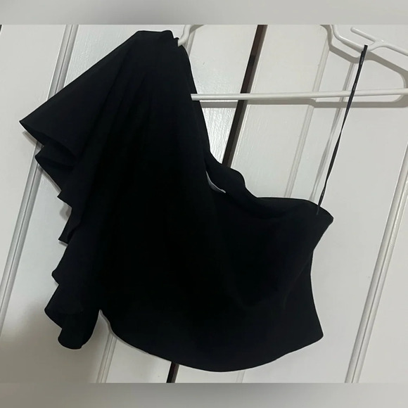 ELLIATT Komodo one shoulder crop top in black - Picture 4 of 7